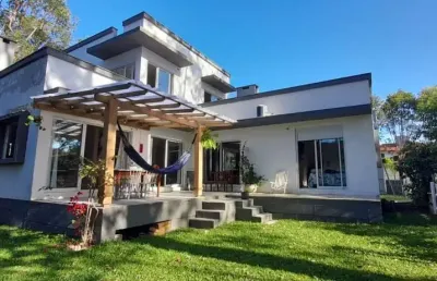 Casa com 2 quartos à venda na rua diácono nemésio coelho, 0000, ponta das canas, florianópolis por r$ 1.550.000