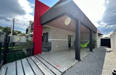 Casa para venda com 3 quartos no centro de matinhos