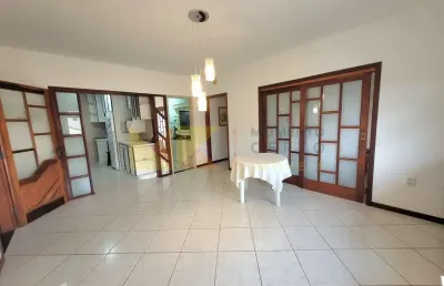 Casa com 4 quartos para alugar na rua coruripe, 100, água verde, blumenau, 200 m2 por r$ 4.500