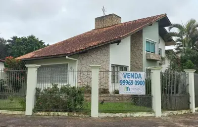 Casa à venda no bairro carianos, no sul da ilha em florianópolis- sc