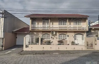 Casa com 5 quartos à venda no Roçado, São José 