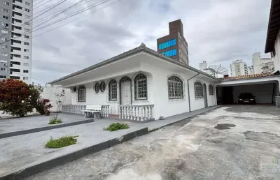 Casa com 3 quartos para alugar no Kobrasol, São José 