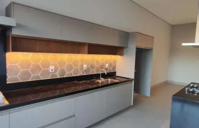 Casa com otimo acabamento no condominio terras de santa marta