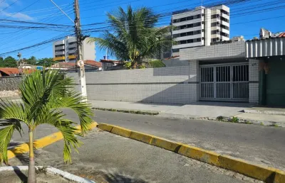 Vendo casa em jatiuca - 348m2, 04 quartos, 200mts da praia.