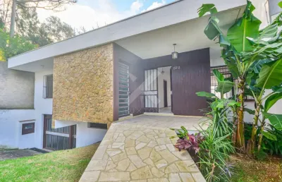 Casa comercial para alugar na rua carlos huber, 580, três figueiras, porto alegre por r$ 13.500