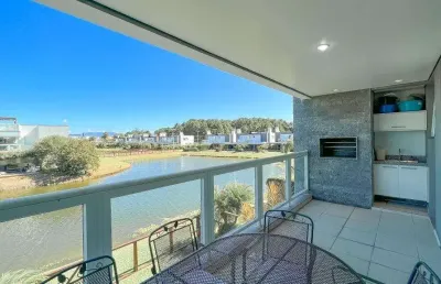 Apartamento com 2 quartos à venda na guatambu, 1001, atlântida, xangri-lá por r$ 900.000