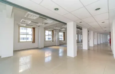 Sala comercial para alugar na avenida borges de medeiros, 261, centro histórico, porto alegre por r$ 29.000