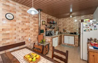 Casa com 2 quartos à venda na rua doutor prudente de moraes, 119, chácara das pedras, porto alegre por r$ 990.000