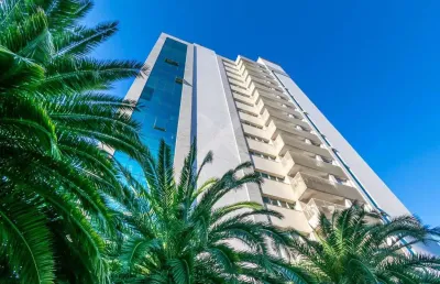 Apartamento com 3 quartos para alugar na alameda emílio de menezes, 140, três figueiras, porto alegre por r$ 30.000
