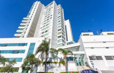 Apartamento com 3 quartos para alugar na rua valdir antônio lopes, 199, três figueiras, porto alegre por r$ 16.500