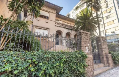 Casa com 4 quartos para alugar na avenida independência, 1020, independência, porto alegre por r$ 35.000
