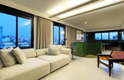 Apartamento com 2 quartos para alugar na avenida nova york, 205, auxiliadora, porto alegre por r$ 18.000