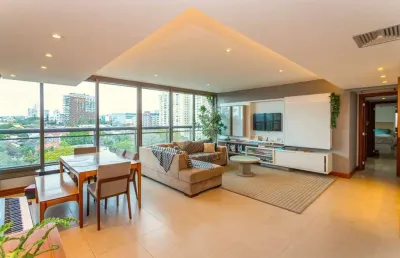 Apartamento com 4 quartos para alugar na rua primeiro de janeiro, 150, três figueiras, porto alegre por r$ 9.500