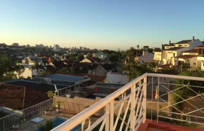 Casa com 5 quartos à venda na avenida general barreto viana, 430, chácara das pedras, porto alegre por r$ 1.550.000