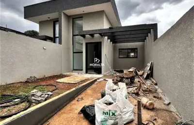 Casa com 03 quartos sendo um com suite no bonéca do iguaçu