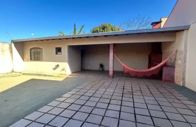 Casa com 4 dormitórios, uma suite, para locação, 200 m²  de construção por r$ 3.000/mês - califórnia - londrina/pr