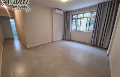 Apartamento à de 2 quartos , 83m², todo reformado, localizado no bairro embaré - santos/sp