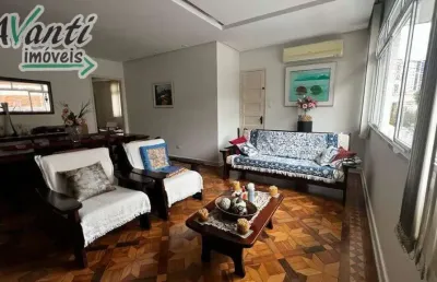 Casa sobreposta alta para alugar na ponta da praia – 3 quartos, 2 vagas e varanda