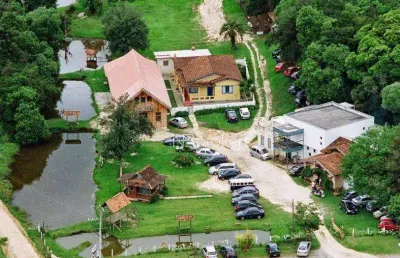 Chácara com restaurante em funcionamento, deck e alambique!