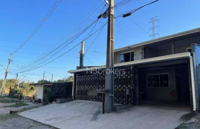 Aproveite: sobrado com 170m², sacada, fogão a lenha e churrasqueira!