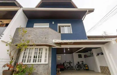 Triplex com 4 quartos, 4 vagas e infraestrutura sustentável!