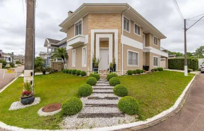305m² privativos, com piscina, lazer completo em condomínio fechado!