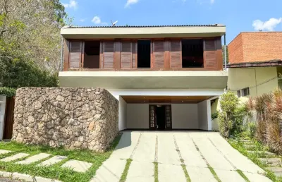 Casa de luxo no condomínio jardim morumbi - 5 quartos, 3 suítes, 6 banheiros, 2 vagas de garagem, 400m² de área - são paulo-sp