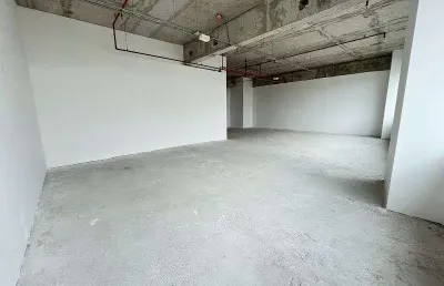 Locação de salas comerciais em condomínio de alto padrão em várzea de baixo, são paulo-sp: 113,74m², 4 vagas e 2 banheiros!