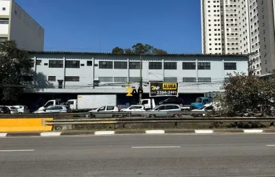 Galpão comercial no centro de diadema-sp  4 salas, 6 banheiros, 30 vagas de garagem  5.304,64 m²