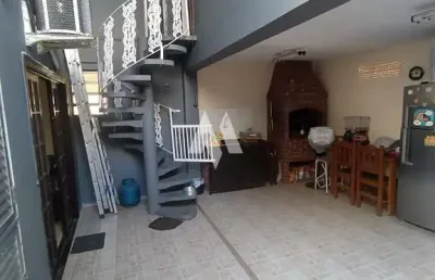Sobrado geminado com 02 dormitorios sendo 02 suites no boqueião em santos