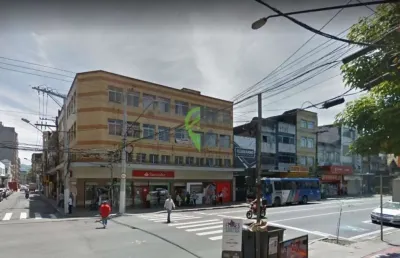 Prédio comercial no centro de santos, com 2 amplos pavimentos para locação2º piso: recepção, 6 salas, 4 banheiros. as opções de utilizações são enormes