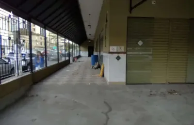 Loja com 350m2 para alugar em avenida movimentada no embaré, santos