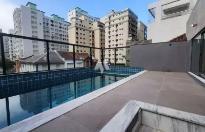 Casa duplex com 03 dormitórios  na quadra da praia do embaré  santos/sp