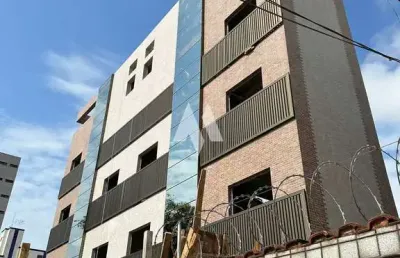 Apresentamos uma casa extraordinária, com 5 pavimentos e elevador, 3 suítes e uma master , toda climatizada, projetada com refinados toques de arquitetura e design de interiores assinados por verônica
