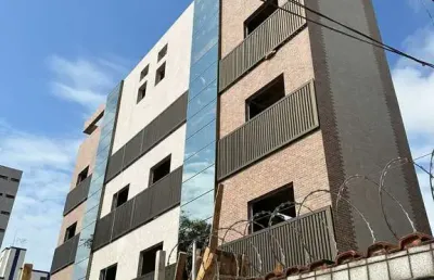 Apresentamos uma casa extraordinária, com 5 pavimentos e elevador, 3 suítes e uma master , toda climatizada, projetada com refinados toques de arquitetura e design de interiores assinados por verônica