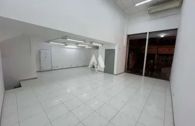 Lojas comerciais para locação no centro de santos**  oportunidade imperdível para empreendedores!  disponíveis 3 lojas comerciais localizadas na amador bueno, com a riachuelo no coração do centro de s