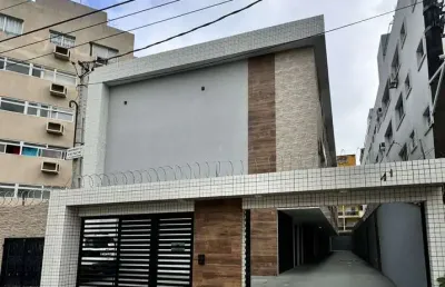 Casa triplex geminada - 134m² ,arquitetura moderna, conforto excepcional e na melhor localização da  praia da enseada.