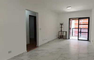 Apartamento na ponta da praia com 03 quartos e sacada!