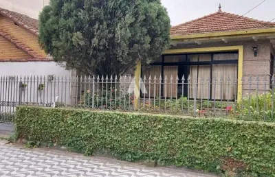 Casa com ótima localização na avenida afonso pena com 03 quartos + edícula á venda em santos