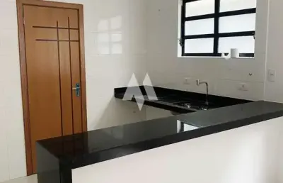 Casa sobreposta baixa 3 quartos e suítes, 2 vagas - embaré / santos