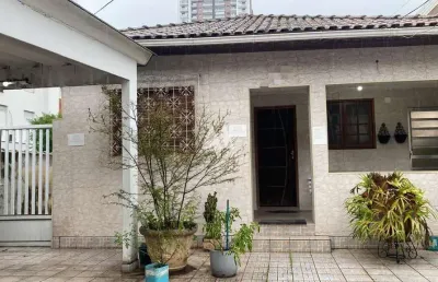 Casa  térrea com edícula á venda em aparecida, santos/sp
