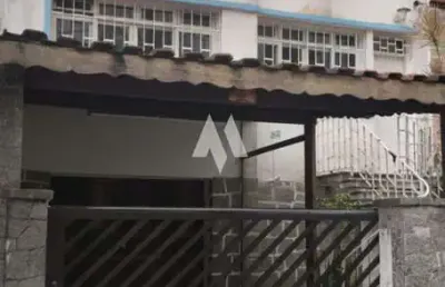 Casa com 3 quartos para alugar na Rua Oswaldo Cochrane, Embaré, Santos