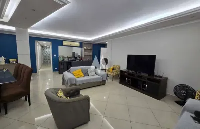 Oportunidade única! casa sobreposta baixa, isolada, 3 suítes e localização privilegiada!