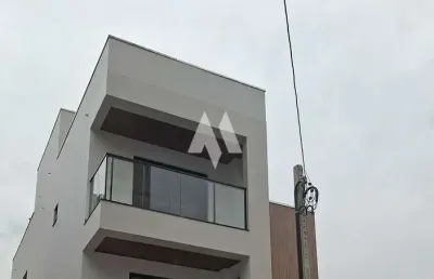 Casa duplex /3quartos/sendo 3 suites/ piscina/tomada para carro elétrico/santos