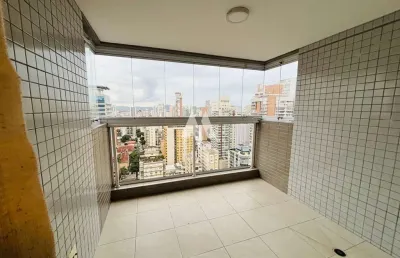 Apartamento com 2 dormitórios e 2 suítes com vaga - gonzaga / santos