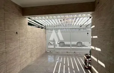 Sobrado com 03 quartos sendo 02 suítes localização privilegiada