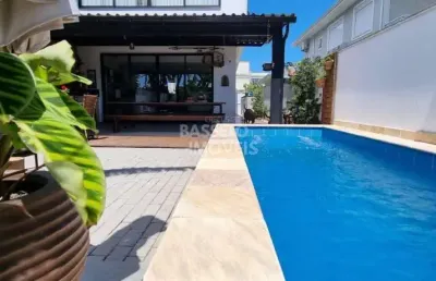 Casa em condomínio fechado com 3 quartos à venda na rua da escova de garrafa, 541, cachoeira do bom jesus, florianópolis por r$ 1.974.100