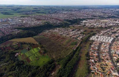 Terreno à venda na Avenida Graciliano Ramos, Cilo 3, Londrina