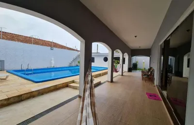 Casa com 2 lotes no balneário flórida - 4 suítes, garagem box e muito lazer!