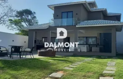 Caravelas - búzios - casa duplex, 4 suítes, com espaço gourmet, e bem localizada .
